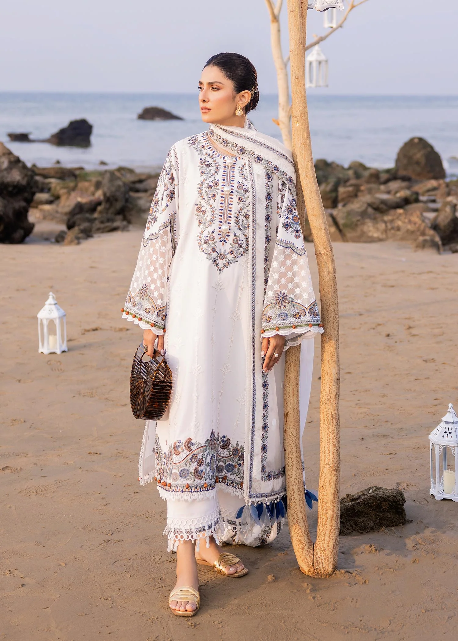 Amira (A) - Image 5