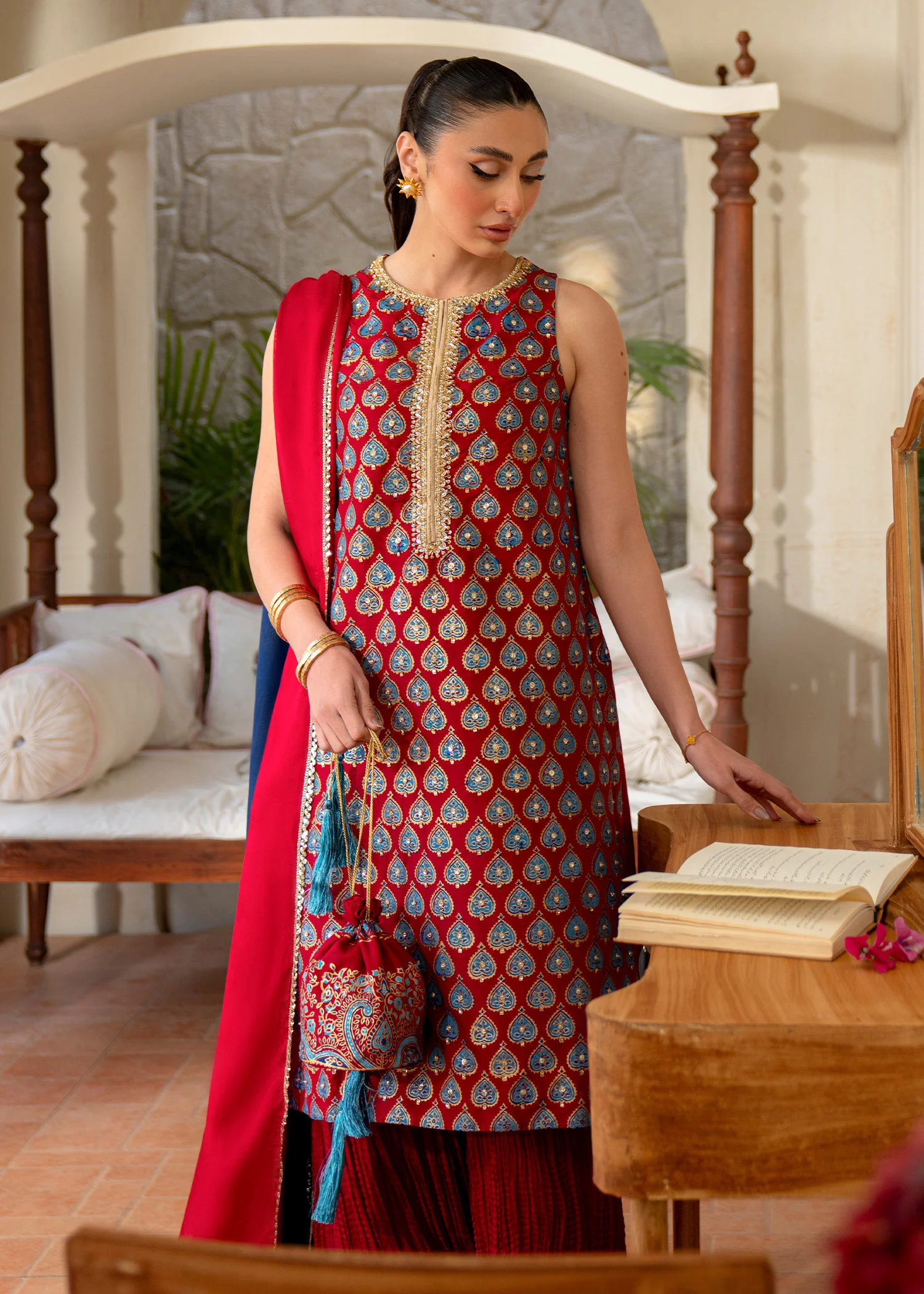 Crimson Elegance - Image 4