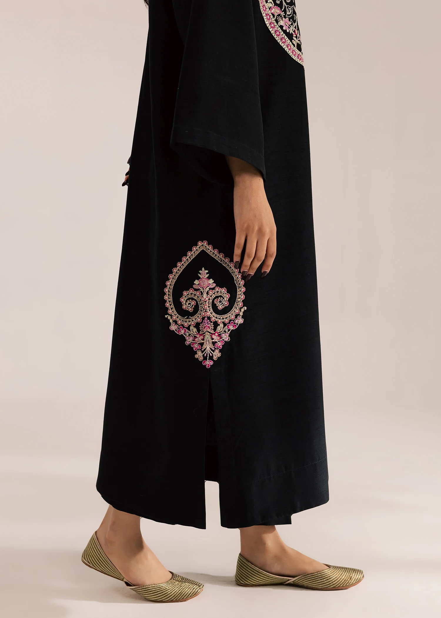 Sahra - Image 10