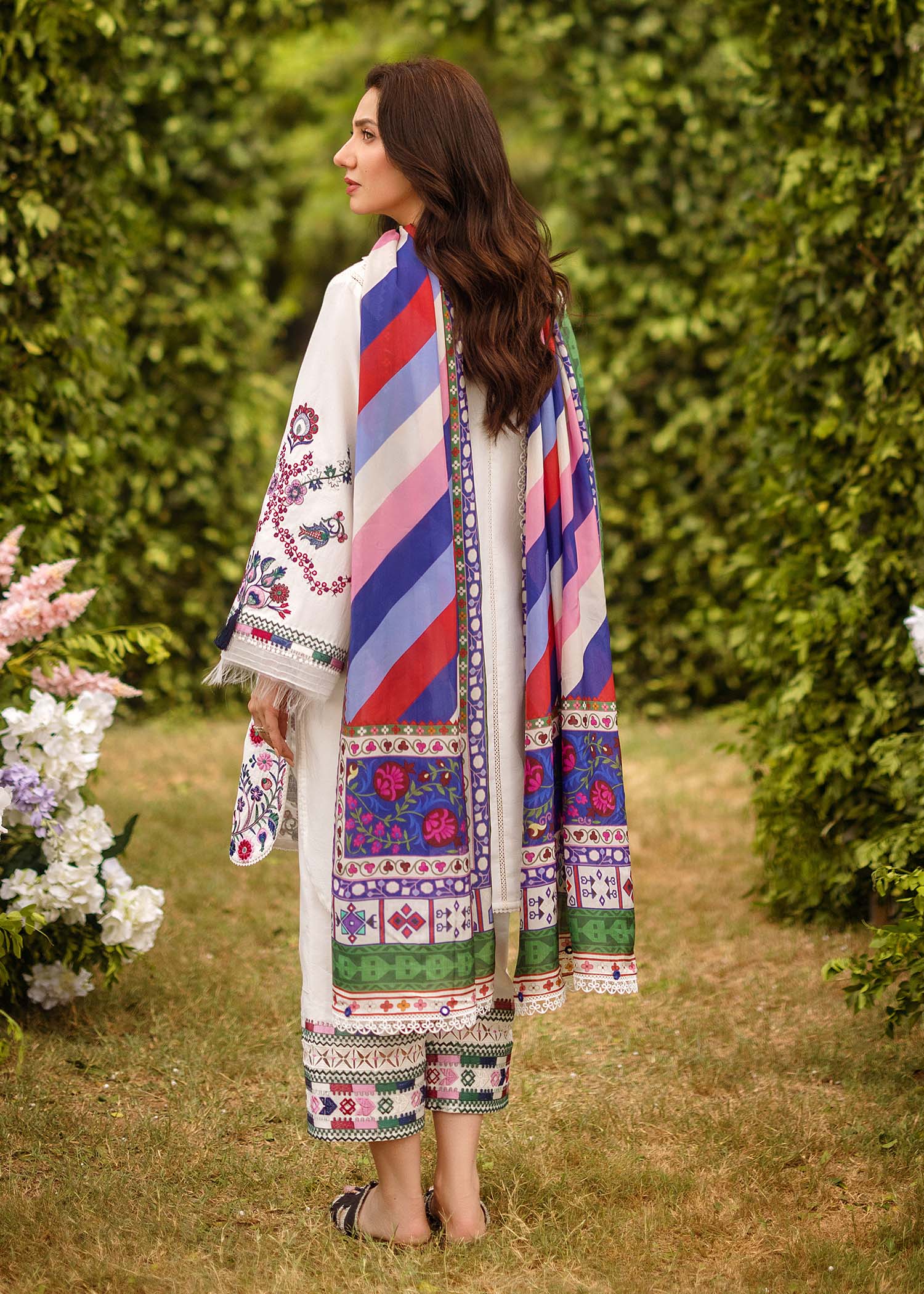 Suzani (A) - Image 4